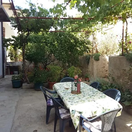 Apartment Sara's Garden Sibenik