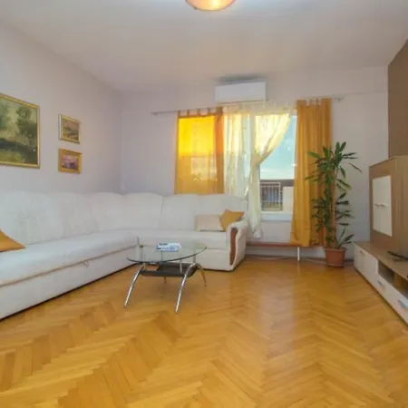 Sara's Garden Apartment