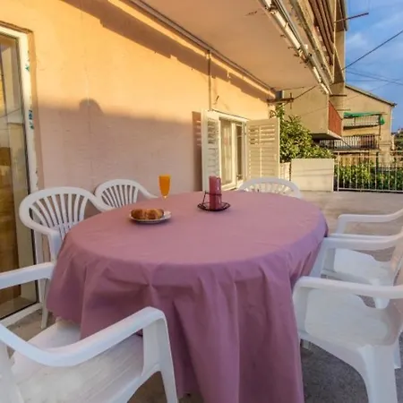 Sara's Garden Apartment Sibenik